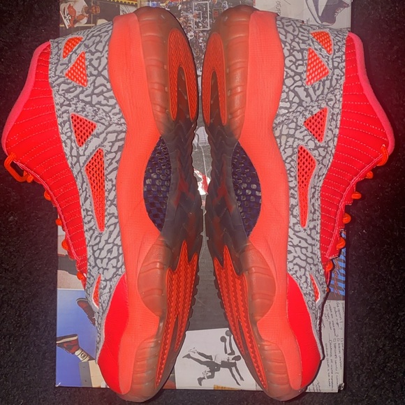 Jordan 11 retro low IE Flash Crimson Sz.10.5m. Original box. Crimson/cement gray - Picture 4 of 8